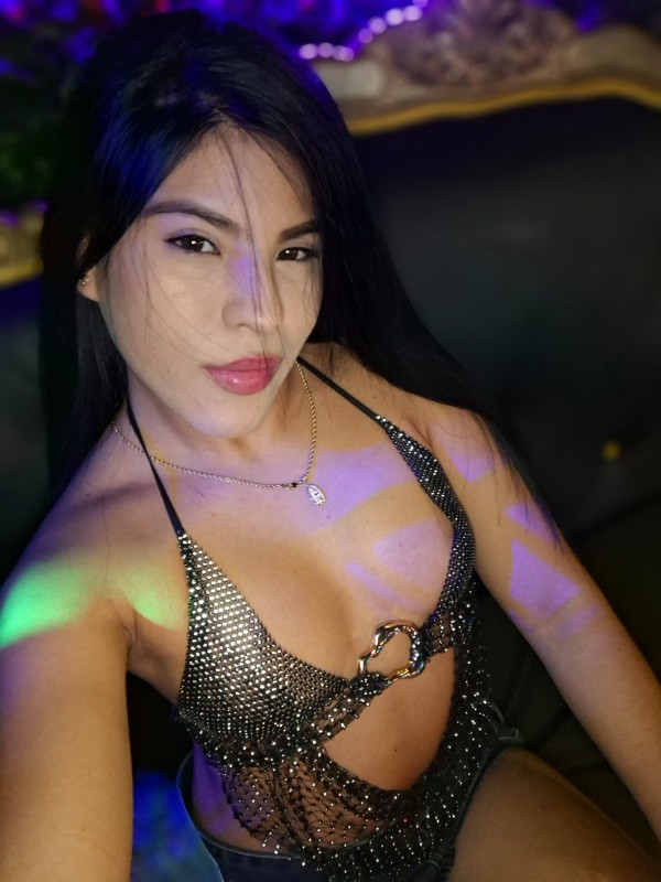 LAURA ATENTA SEXY— DIVINA LATINA ARRECIFE