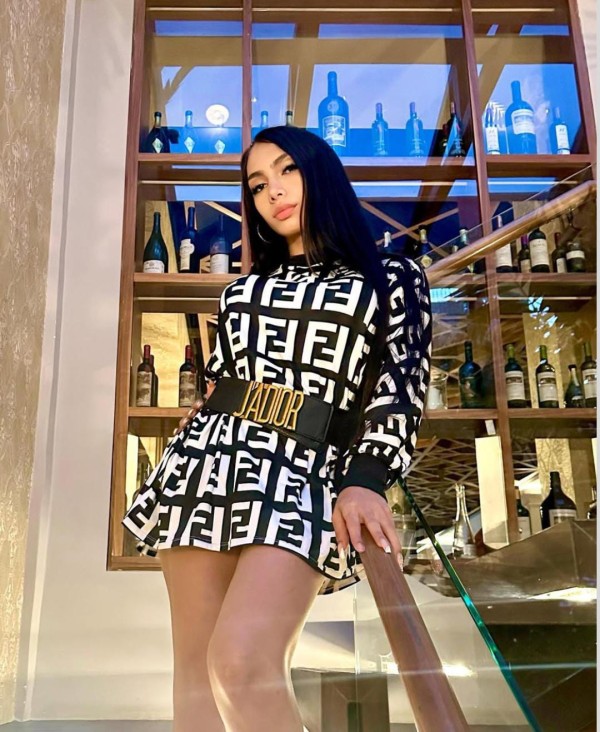 NUEVA EN TU CIUDAD!! KENDAL FIESTERA DESCOMPLICADA DOMINA