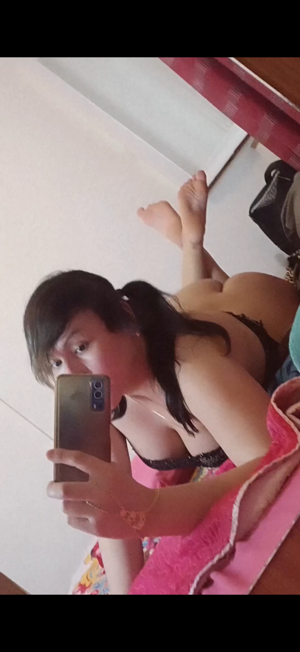 Evelyn la perra hago garganta profunda córrete en mi cara de perra