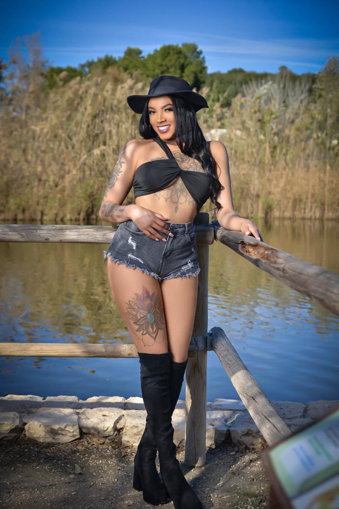 FIESTERA MORENAZA ENROLLADA