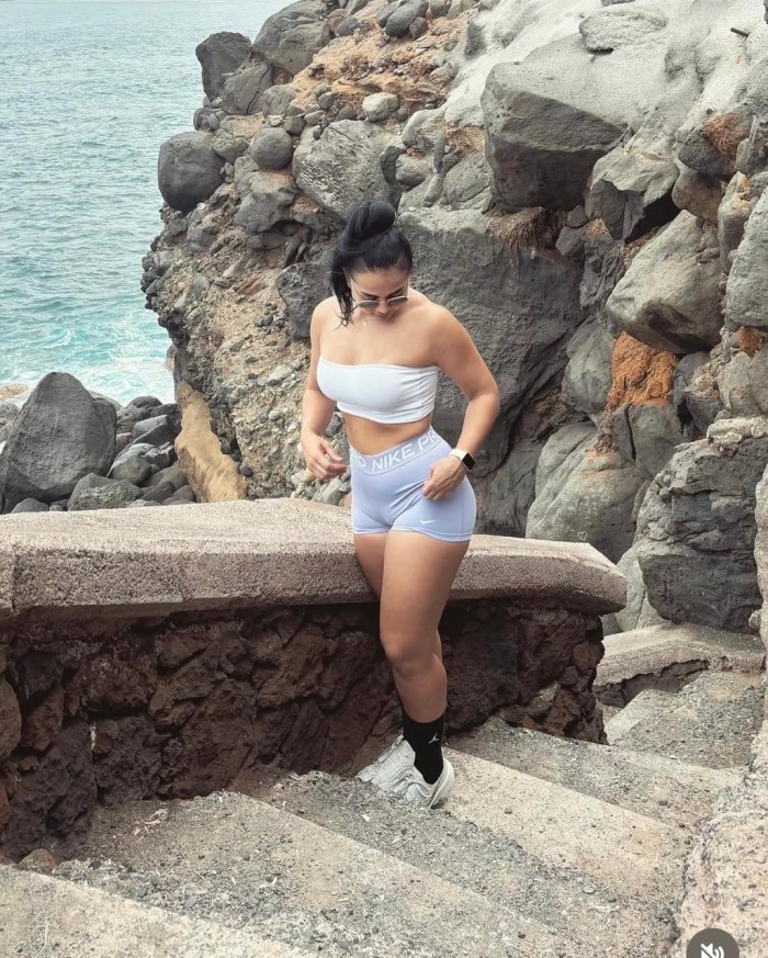 Por el estadio de Almería calle árbol del caucho, buen aparcamiento