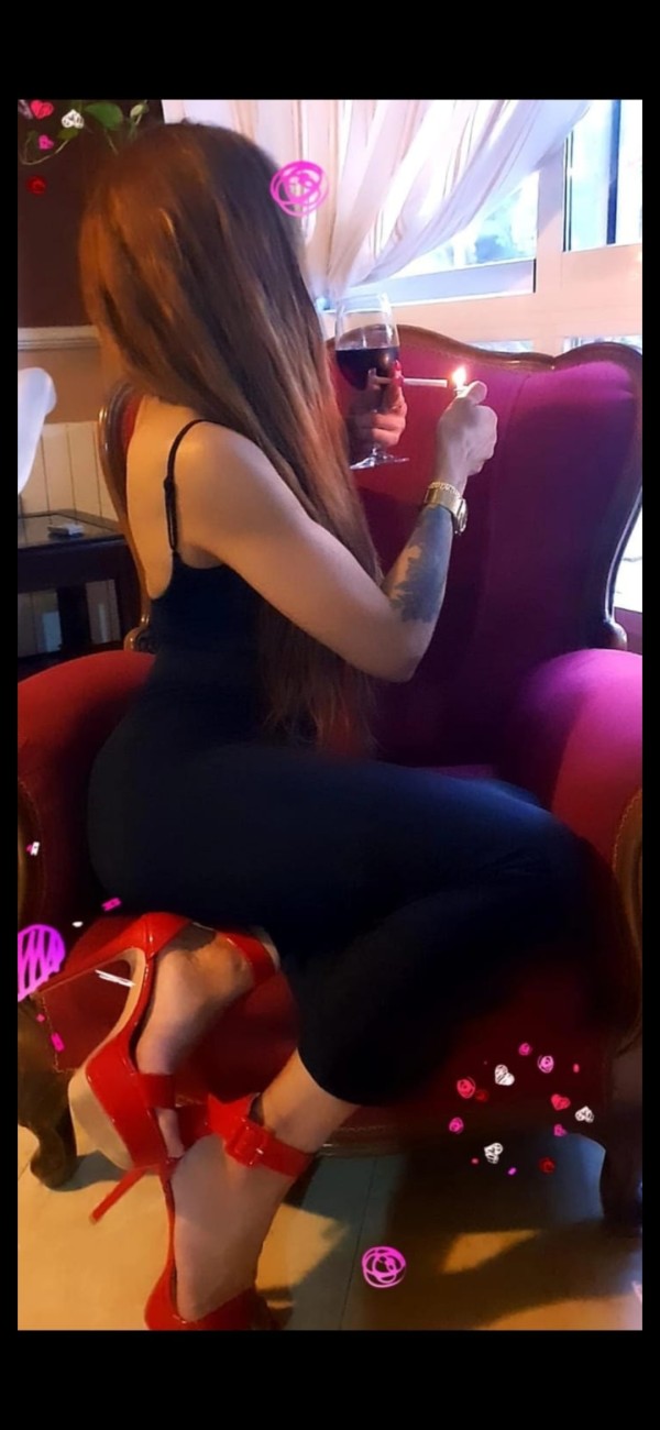 Cubana muy linda con un bello cuerpo de barbie