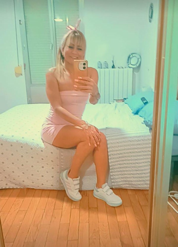 Natalia real hermosa rubia