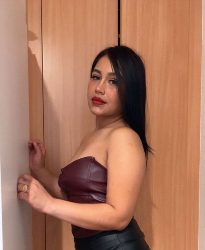 QUIERO CABALGAR EN TU RICA POLLA SOY MUY GUARRA