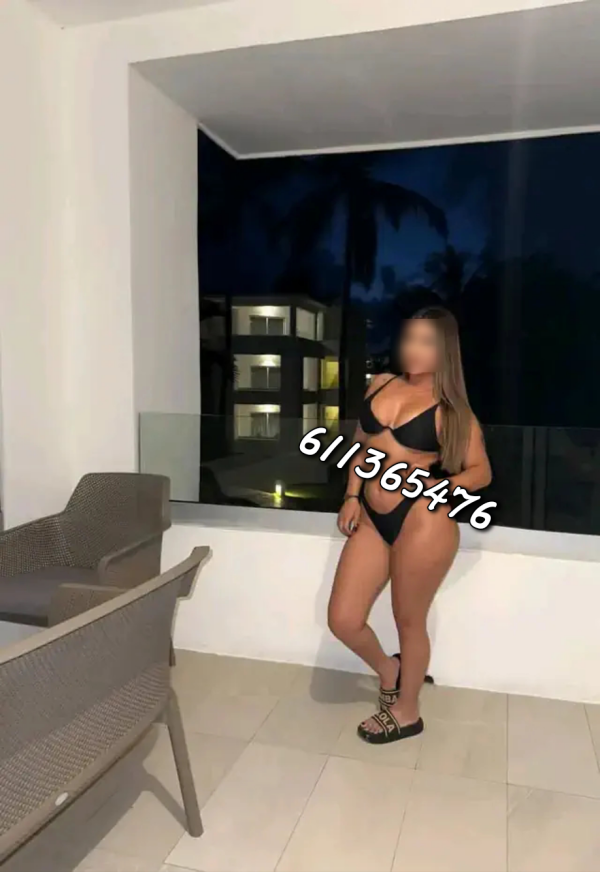 Chica latina joven ardiente nueva en tu ciudad