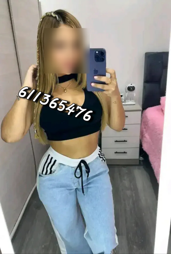 Chica latina joven ardiente nueva en tu ciudad