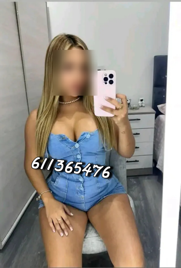 Chica latina joven ardiente nueva en tu ciudad