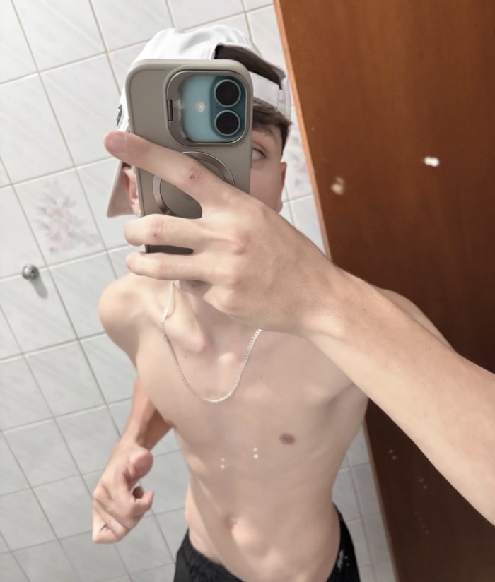 Niñato 18 años hetero solo activo muy cañero