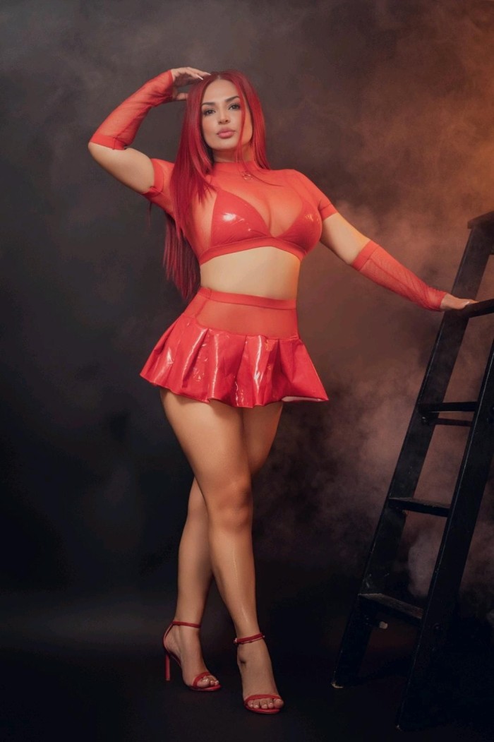 DOMINANTE CON GANAS DE MUCHO SEXO