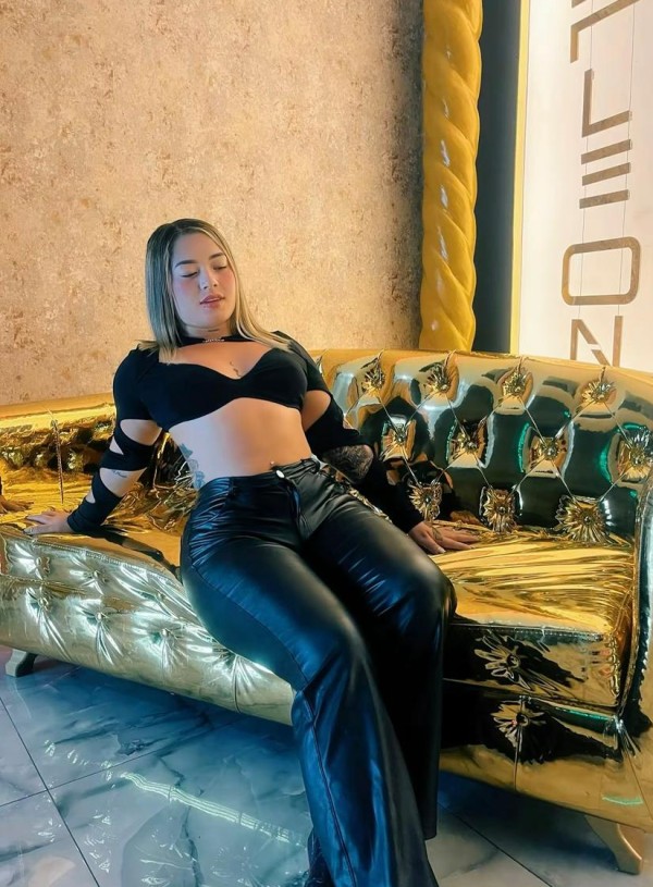 MEGAN VENEZOLANA ARDIENTE Y ENCANTADORA