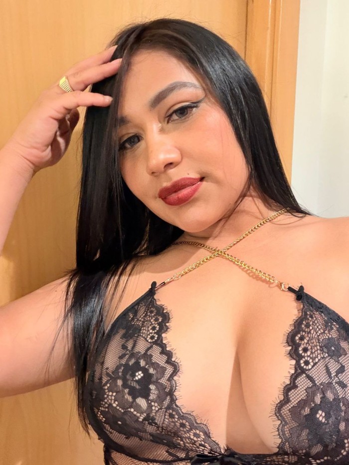 ENCANTADORA MUY SEXY Y CALIENTE COLOMBIANA