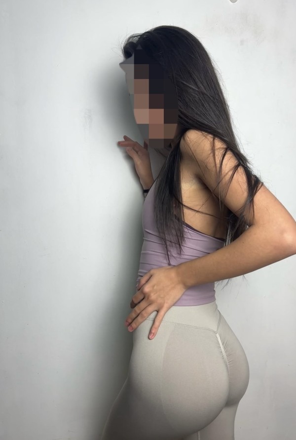 MUY DELGADA BLANCA DE PIEL