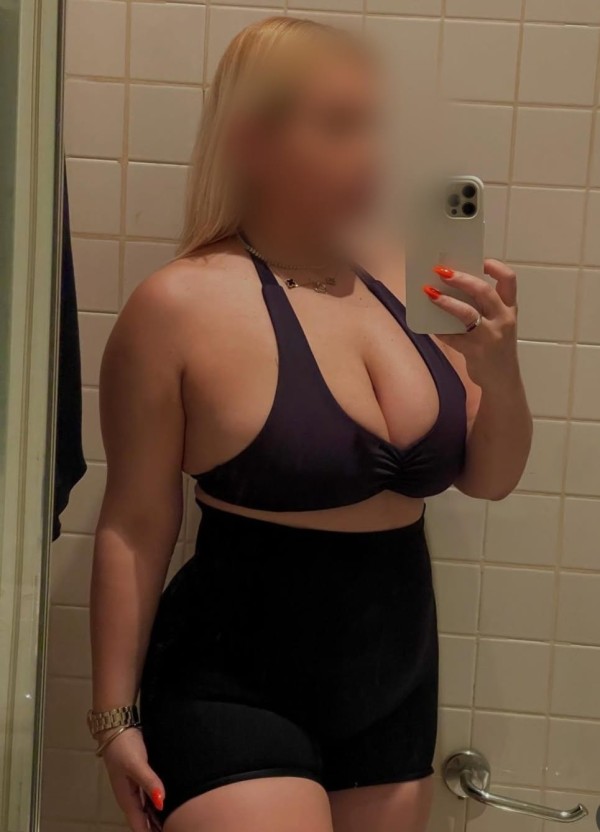 Rubia tetona guapa en Tomelloso