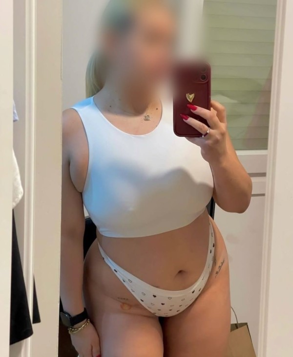 Rubia tetona guapa en Tomelloso