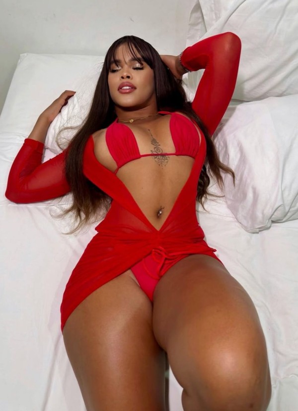 Jovencita latina /60 Eu Media hora /no hago salidas.