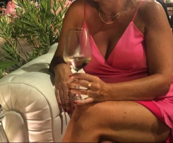 Excelentes masajes !! Madurita muy elegante!!