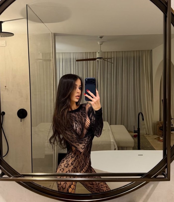 Hola soy Samira, estoy disponible para ti
