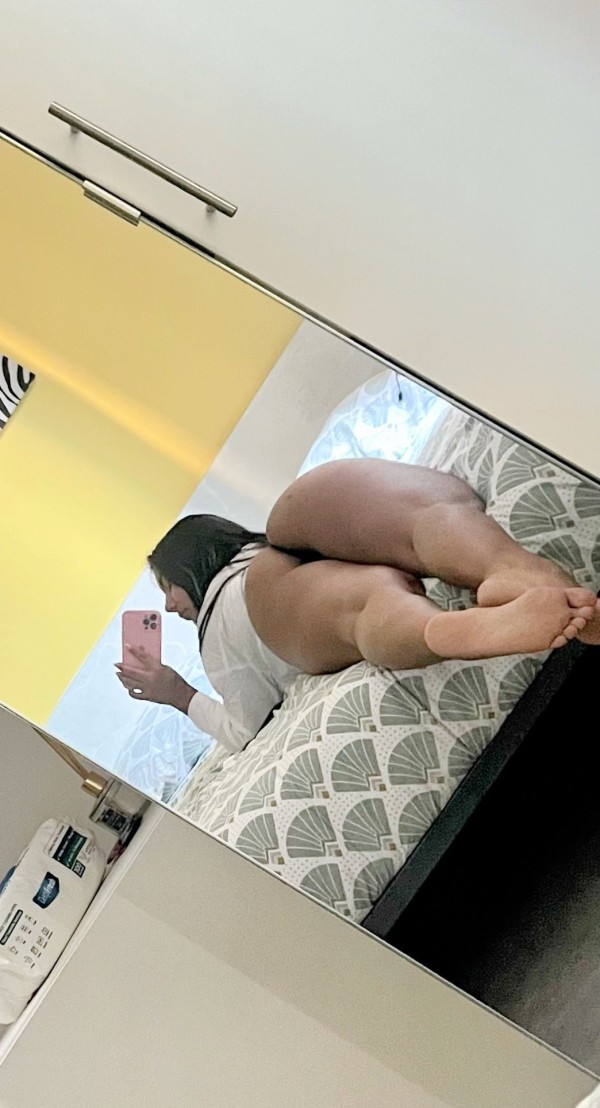 Chupame el coño y aprieta mis pechos te doy leche