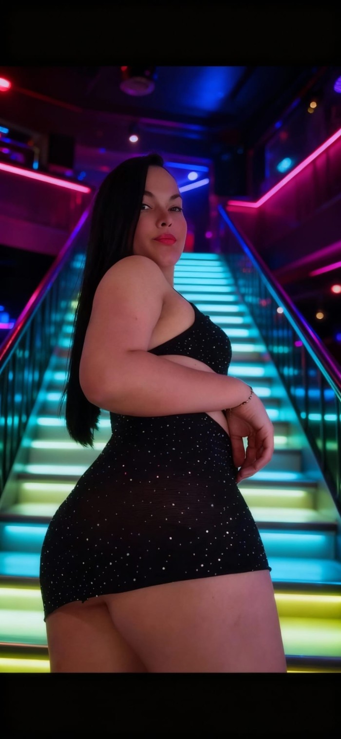 Pack de horas con una versátil fiestera dame polla