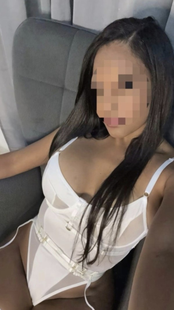 Novedad 20 años caliente cerradita ricas posturas