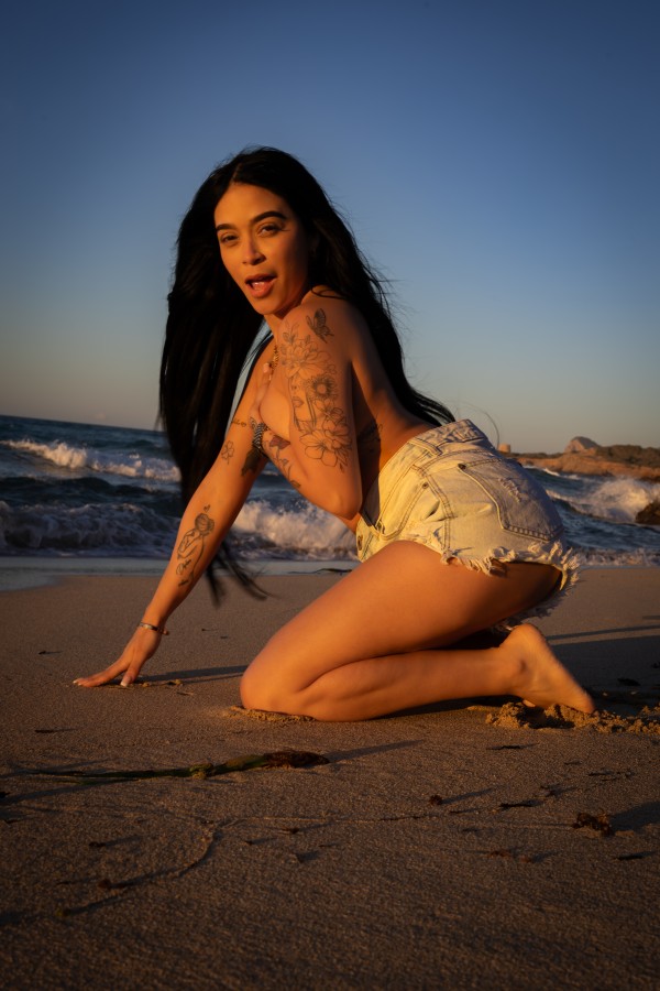 SOFÍA, joven colombiana de 22 años brillando en