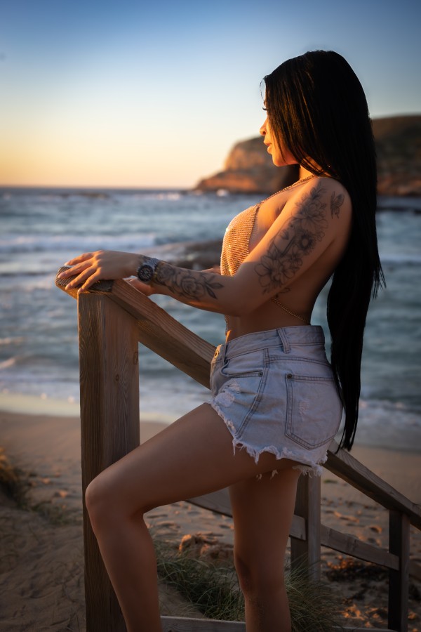 SOFÍA, joven colombiana de 22 años brillando en