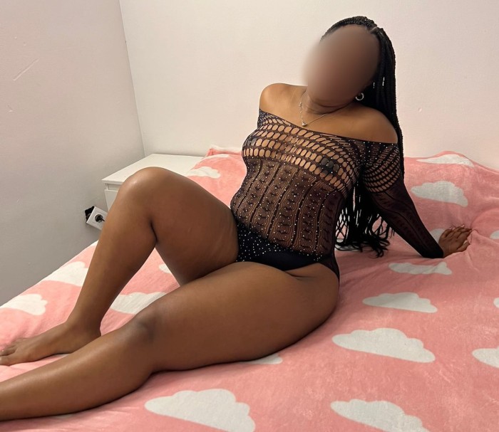 EN PLAZA DE TOROS…FIESTERA MORBOSA ARDIENTE CACHONDA DESEOSA DE PLACER