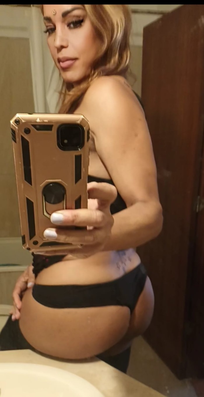 TRANS BRASILEÑA DE LUJO MUY DOTADA Y FEMENINA