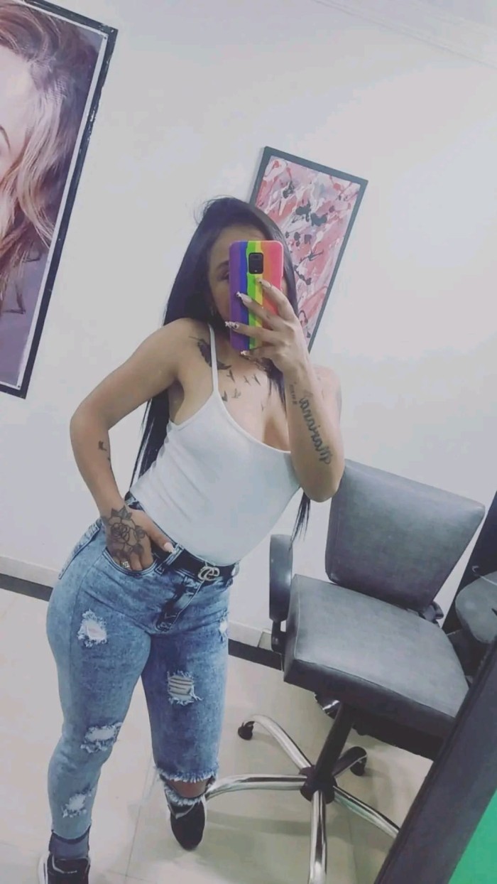 COLOMBIANA DULZURA, MIRADA QUE INVITA A PERDERSE