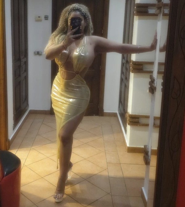ANNA SEXY CON UNAS CURVAS DE INFARTO