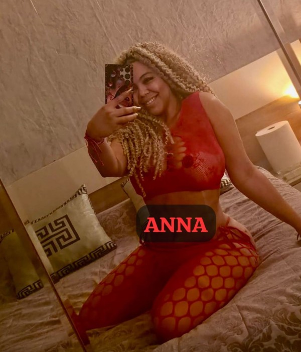 ANNA SEXY CON UNAS CURVAS DE INFARTO