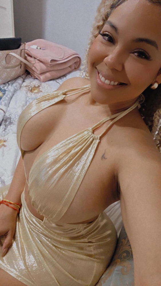 ANNA SEXY CON UNAS CURVAS DE INFARTO