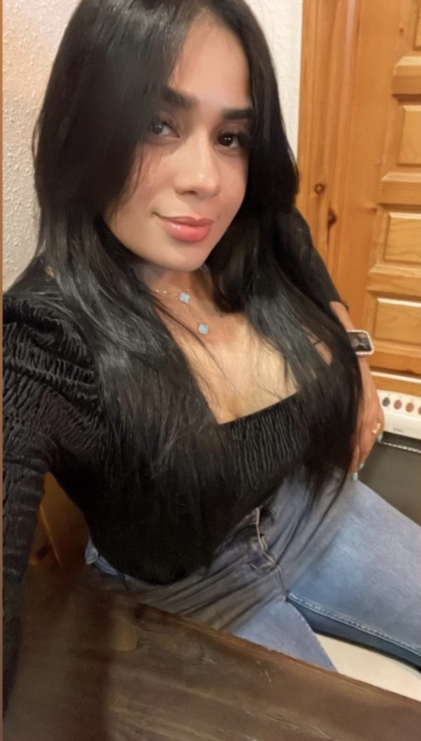CARIÑOSA Y COMPLACIENTE