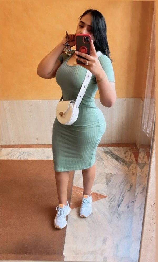 CARIÑOSA Y COMPLACIENTE