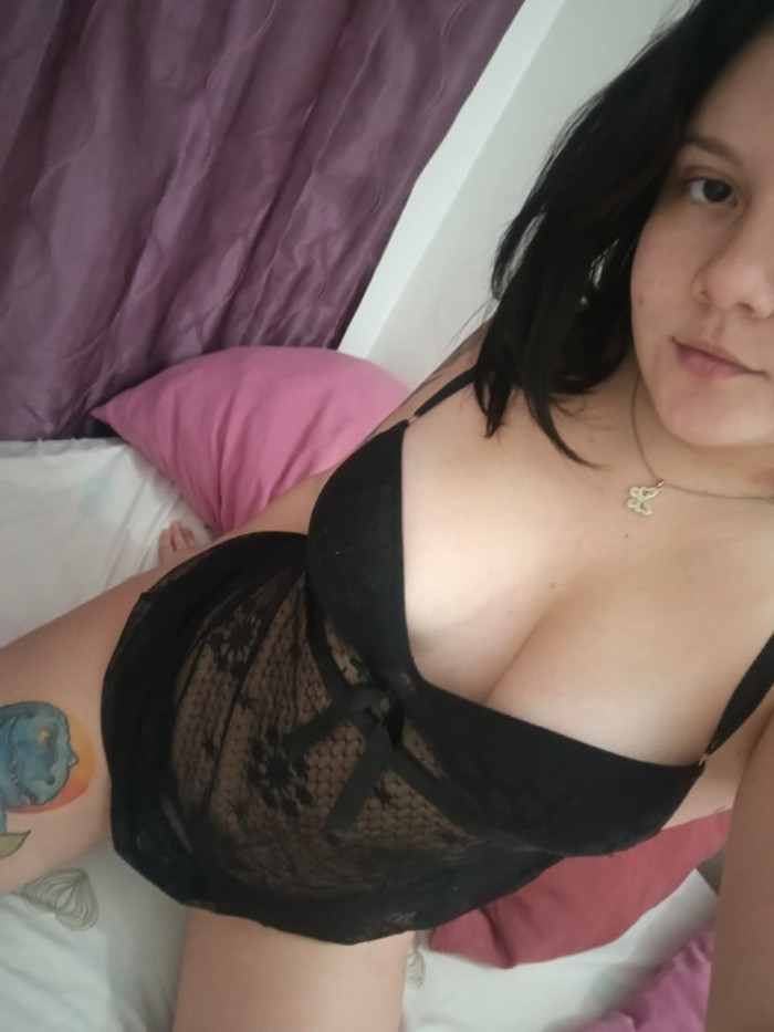 EN VECINDARIO ARDIENTE SENSUAL LLENA DE FANTASIAS