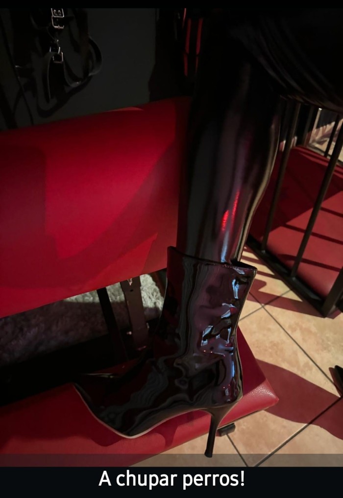 Bdsm,dominacion,ama Angy sala equipada