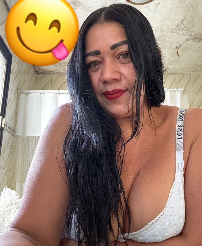 Latina con ganas de pasarla rico