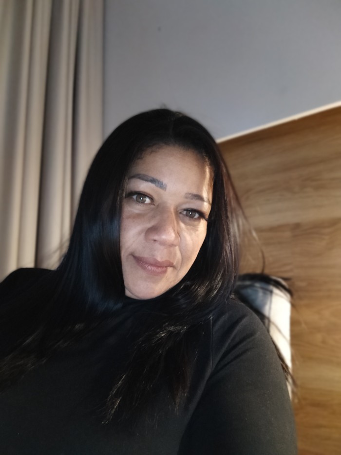 Latina con ganas de pasarla rico