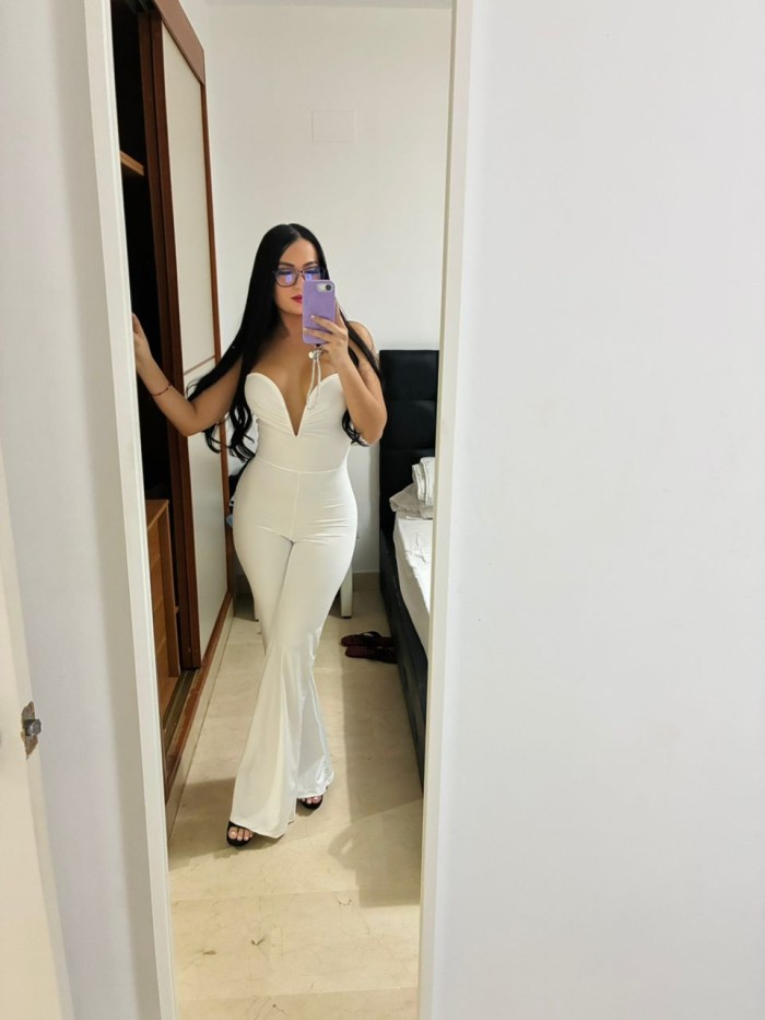 JOVENCITA HOT CARIÑOSA CON GANAS DE PLACER MARBELL