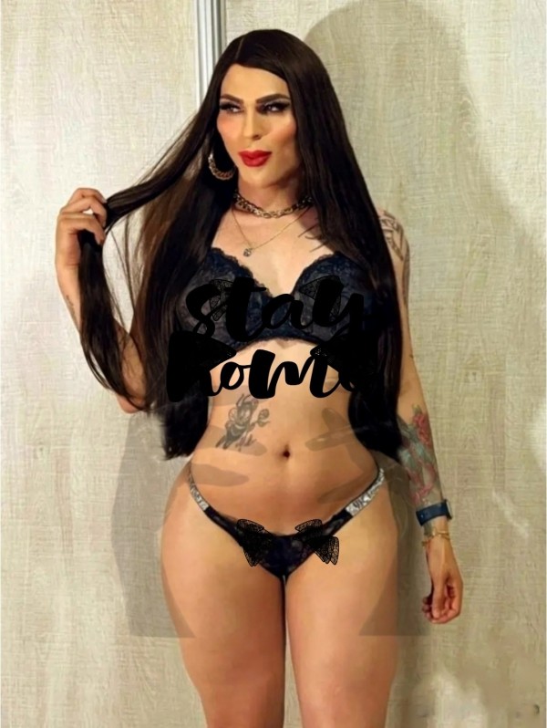 Tranny Claudia exótica morenaza sexy alta viciosa