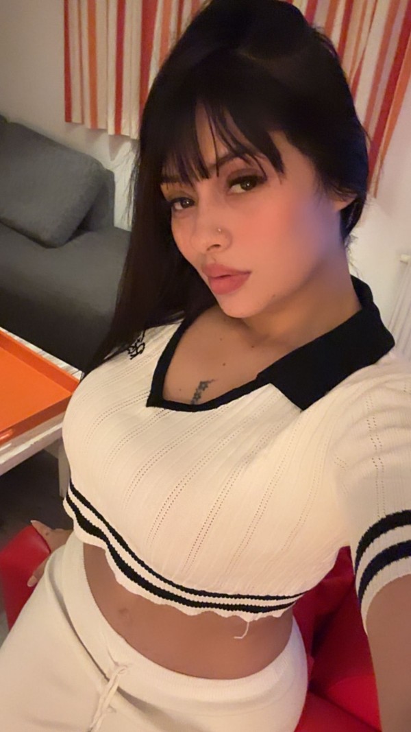 14 latinas nuevas en un chalet de lujo en Cabo Roig