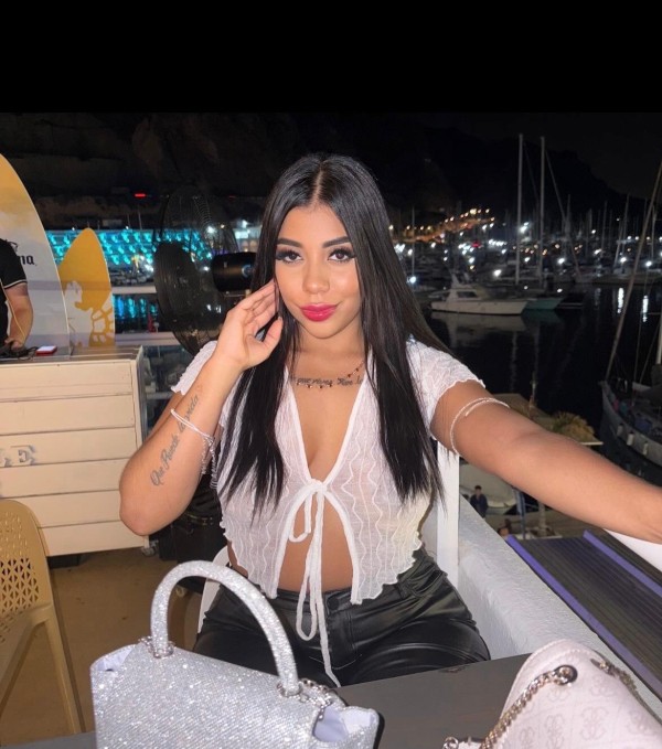 14 latinas nuevas en un chalet de lujo en Cabo Roig