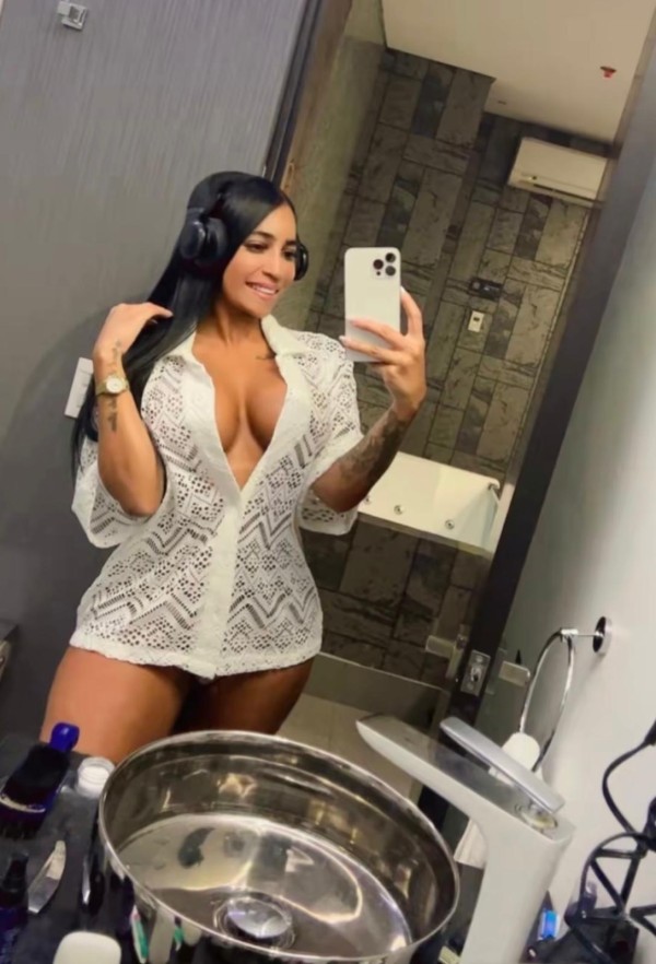 UNA MUJER LLENA DE SORPRESAS , ENCANTO DE MUJER COLOMBIANA