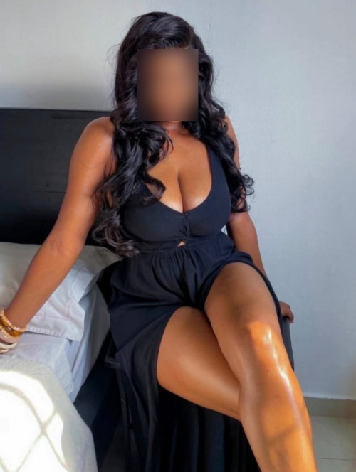 MORENA LATINA EXPLOSIVA CON CUERPO DE DIOSA.