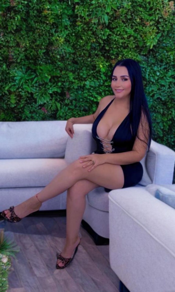 ESTOY MOJADITA VEN A BUSCARME