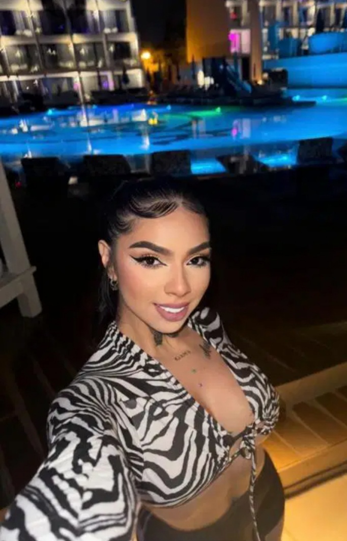 ENCANTADORA MUJER CARIÑOSA DE PASO POR JAEN