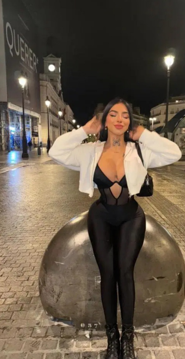 ENCANTADORA MUJER CARIÑOSA DE PASO POR JAEN