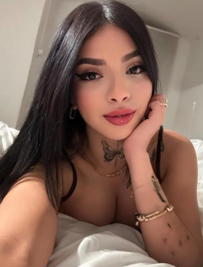 ENCANTADORA MUJER CARIÑOSA DE PASO POR JAEN