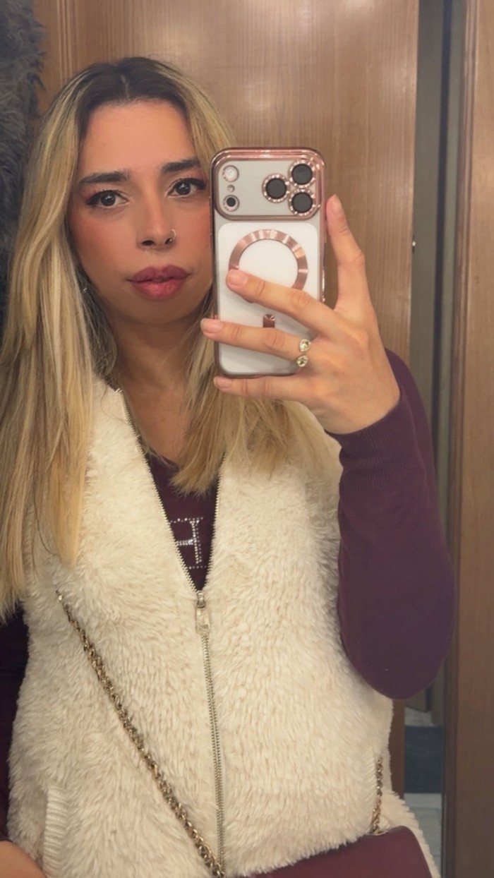 Sexy guarra ardiente deseosa de comerte la polla