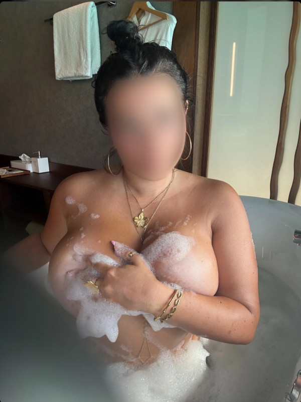 LINDA JOVEN CON CURVAS ARDIENTES, EN VILLAVERDE!!